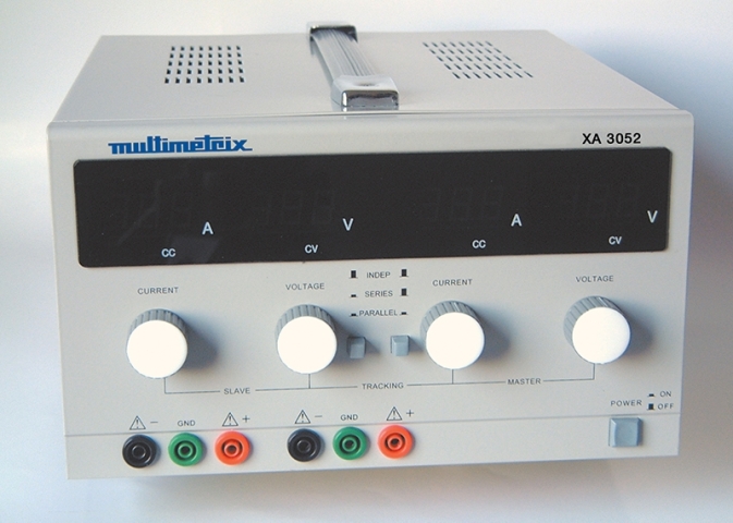XA3052 Fuente de alimentación para laboratorio